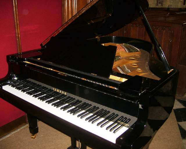 yamaha grand pianos G5E